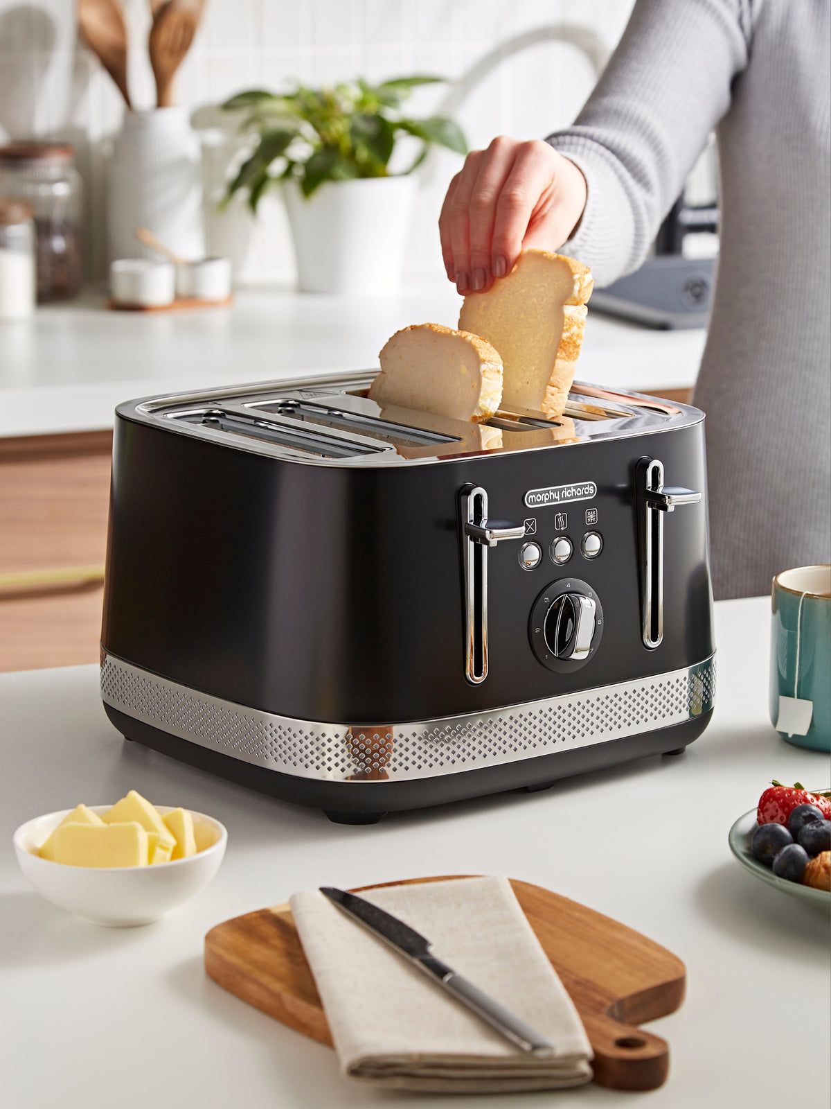 Morphy Richards Illumination 4-Slice Toaster Black | 248020 view 5
